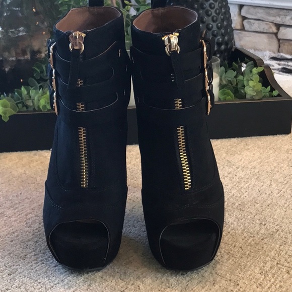 Zigisoho Black Suede Platform Booties. Size 7.5 - Picture 3 of 8